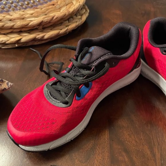 Boys UA Sneakers - Picture 1 of 4